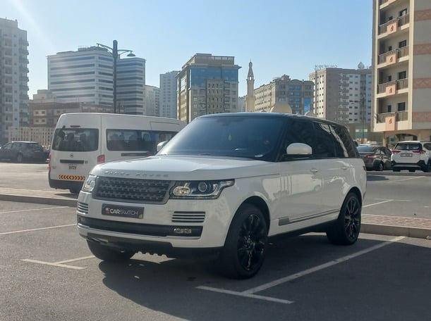 Used 2015 Range Rover HSE for sale in Dubai